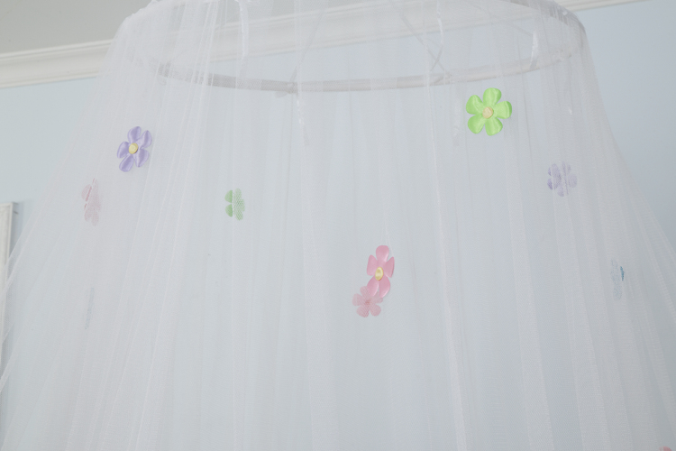 Red de protección de mosquitos de cama tamaño queen colgante de color personalizado con flor de cuatro colores