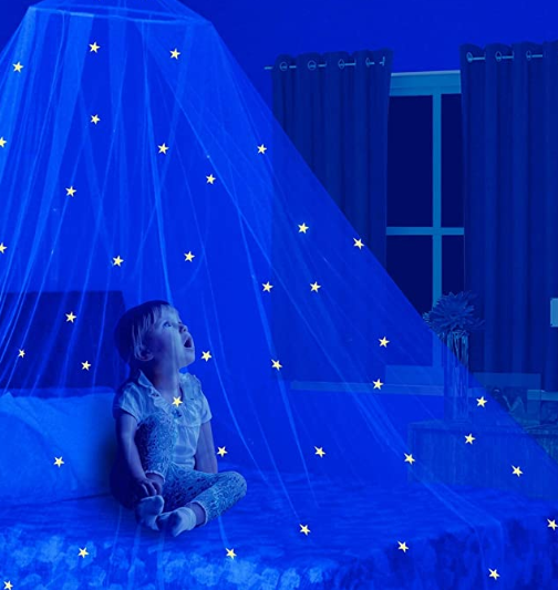 Nuevo diseño de mosquitera con dosel para cama con estrellas fluorescentes que brillan en la oscuridad para niños
